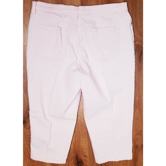 Women's Gloria Vanderbilt Amanda All Around Slimming Pink Denim Capris Size 14 - Picture 3 of 8